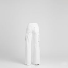 Laden Sie das Bild in den Galerie-Viewer, Damen Cargo-Lederhose in Weiß – Weite Beine Premium Echtleder Utility-Hose