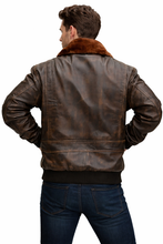 Laden Sie das Bild in den Galerie-Viewer, Herren Vintage Pilotenjacke aus braunem Leder – Fliegerbomber mit Fellkragen