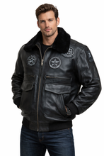 Laden Sie das Bild in den Galerie-Viewer, Stealth Squadron Schwarze Leder Bomberjacke – Flieger Pelzkragen