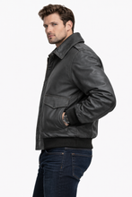 Laden Sie das Bild in den Galerie-Viewer, Leder Fliegerjacke Metropolitan Holzkohlegrau – Aviator-Stil
