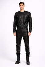 Laden Sie das Bild in den Galerie-Viewer, Herren Schwarze Echtleder Slim-Fit Jacke – Rundhals Racer Style