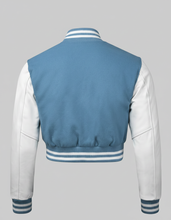 Laden Sie das Bild in den Galerie-Viewer, Damen verkürzte College-Jacke in Babyblau
