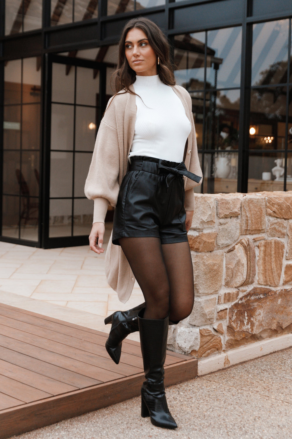 Style-Tips-For-Wearing-Winter-Leather-Shorts Leather Outlet