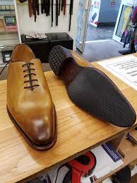 How to make a choice between Leather Sole an Rubber sole shoes?