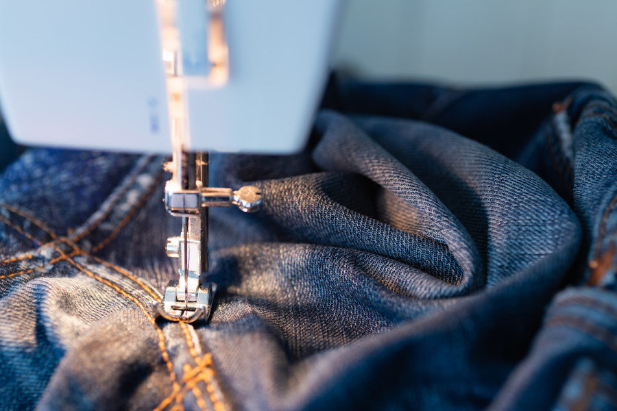What are different types of seams used in garments?