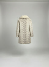 Laden Sie das Bild in den Galerie-Viewer, Damen-Wintermantel aus blauer Fuchsfell-Chevron
