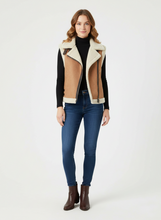 Laden Sie das Bild in den Galerie-Viewer, Women's Brown Shearling Fur Vest
