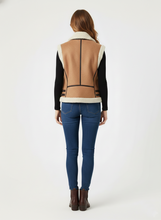 Laden Sie das Bild in den Galerie-Viewer, Women's Brown Shearling Fur Vest
