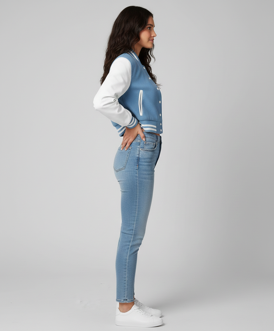 Damen verkürzte College-Jacke in Babyblau