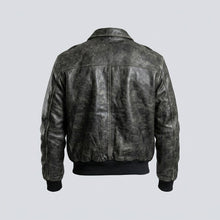 Laden Sie das Bild in den Galerie-Viewer, Men’s Vintage A2 Flight Leather Jacket – 80s Military Aviator Bomber Coat
