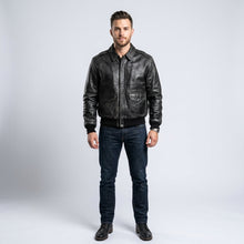 Laden Sie das Bild in den Galerie-Viewer, Men’s Vintage A2 Flight Leather Jacket – 80s Military Aviator Bomber Coat
