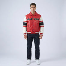 Laden Sie das Bild in den Galerie-Viewer, All Star Varsity Leder Bomberjacke – Salvage Red Edition
