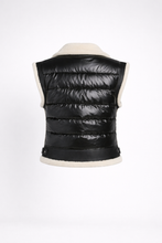 Laden Sie das Bild in den Galerie-Viewer, Women's Shearling &amp; Leather Moto Vest
