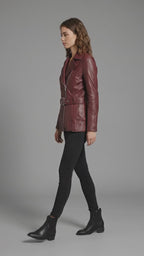 Damen Bikerjacke aus echtem weinrotem Leder – Klassischer Moto-Stil