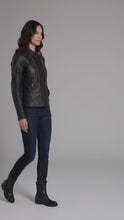 Laden und Abspielen von Videos im Galerie-Viewer, Women’s Epoch Leder Motorradjacke – Harley Davidson Schwarze Bikerjacke
