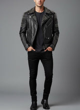 Laden Sie das Bild in den Galerie-Viewer, Herren Schwarze Leder-Bikerjacke mit Nieten – Original Motorradjacke mit silbernen Nieten

